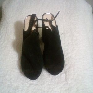 Cute stylish chunky heel black shoe